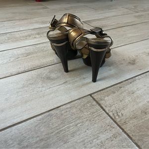 Micheal kors gold heals size 5 1/2